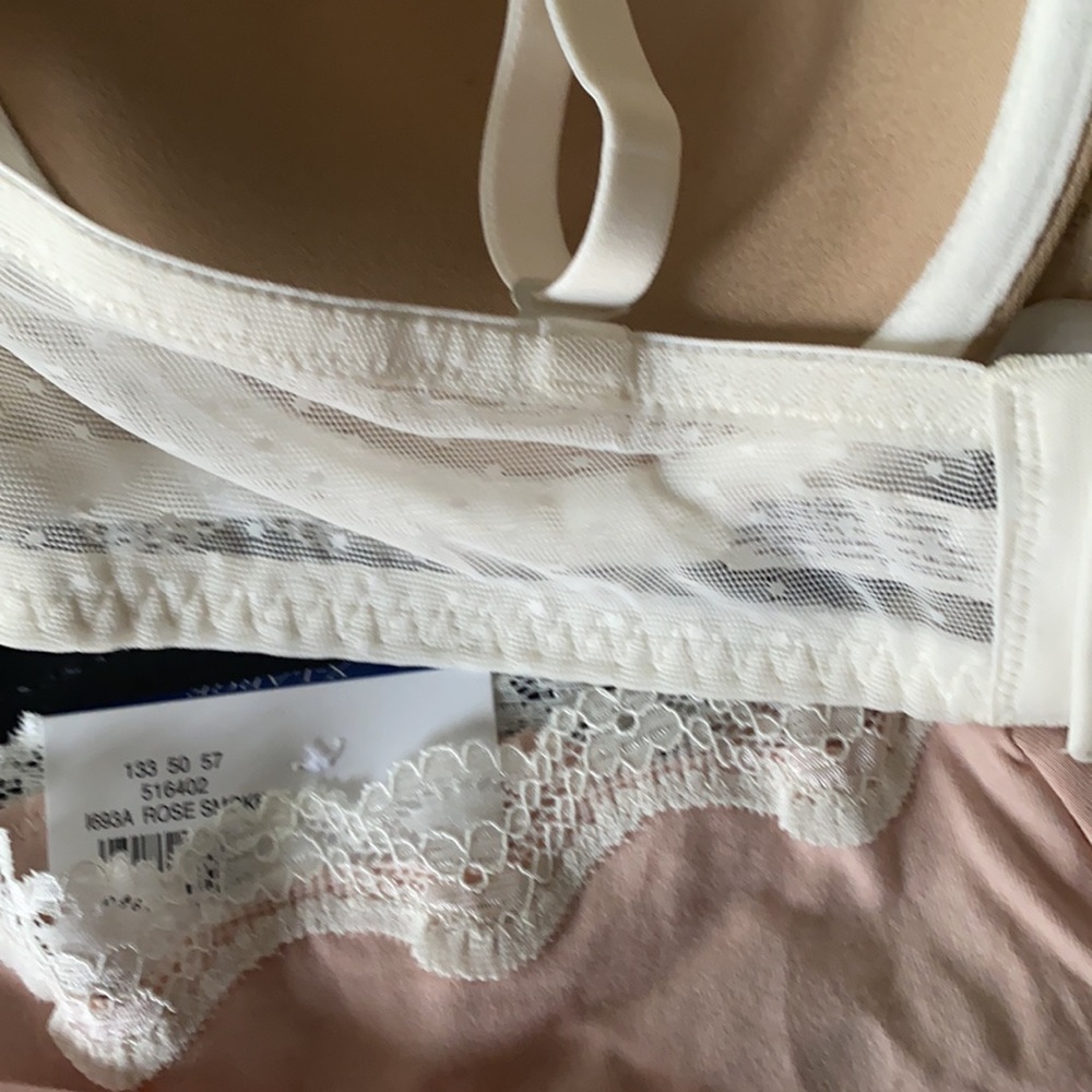So bra Sz 38C and panties Sz XL. Cream and pink - Picture 5 of 5